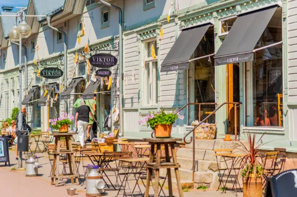 Finnish Approach to Tipping in Finland Resturant 